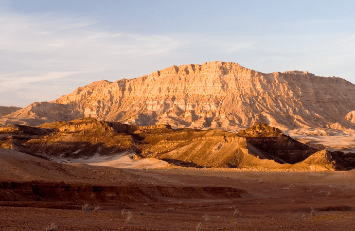 神がイスラエルの民と同行したとされる中東の峨々たる山脈